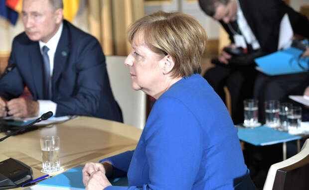 Bloomberg: преемнику Меркель придется взять на себя роль моста между Россией и Западом