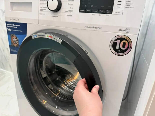 Столовая вилка вместо дорогих шаров: лайфхак для стирки, о котором молчат производители