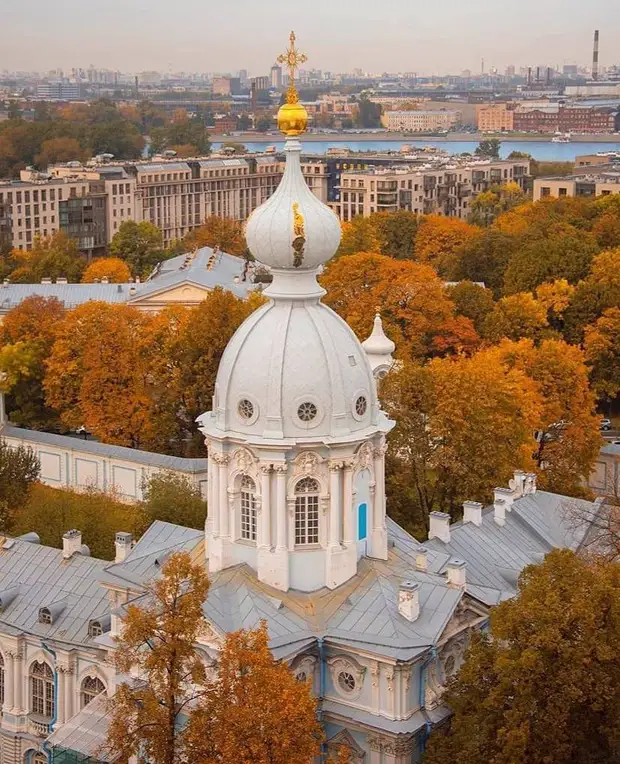 Храм жемчужина. Звонница Смольного собора. Колокольня Смольного собора в Санкт-Петербурге. Звонница Смольного собора смотровая.