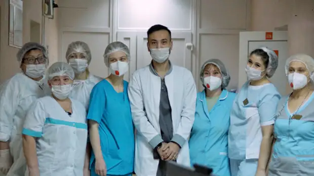 В Тюмени наградили ямальских студентов-медиков за помощь врачам в поликлиниках