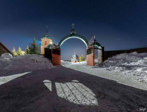 Тульский фотограф представил кадры ночных храмов Колюпаново