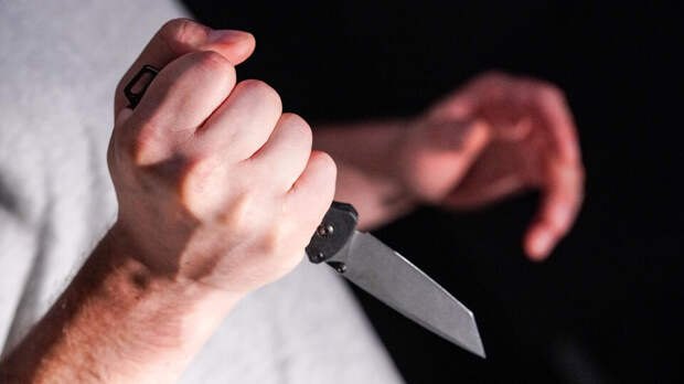 Мужчина ранил ножом студентов и полицейского в общежитии медуниверситета в Уфе