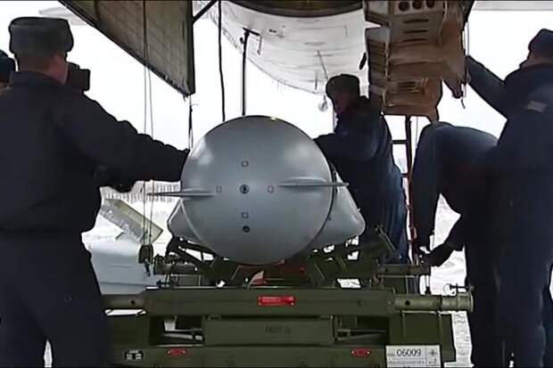 Дрон снял огненный гриб от взрыва ФАБ-3000 в доме, набитом пехотой ВСУ