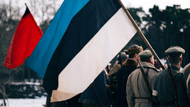 Флаг во время исторической реконструкции в день независимости Эстонии
