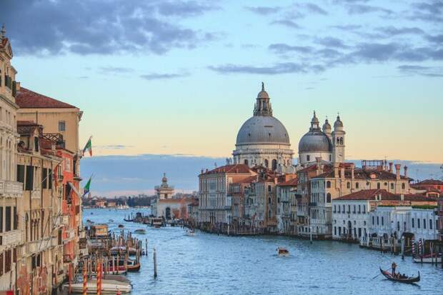 Платные входы для туристов в Венеции не помогли сократить поток гостей