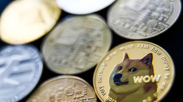 Медведев: у ЦБ есть свои резоны в отношении ограничений по криптовалютам в России