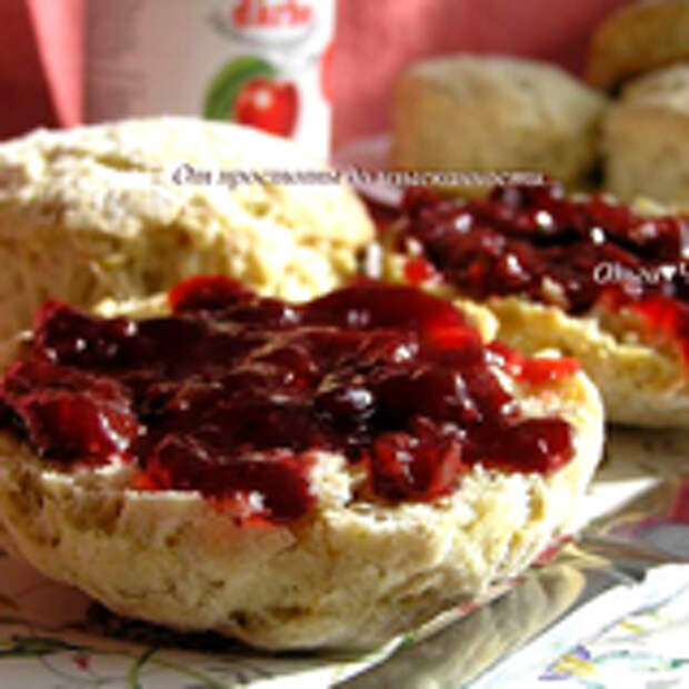 Злаковые сконы с вишневым конфитюром Darbo