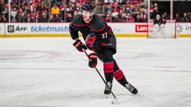 2 ассиста Свечникова помогли «Каролине» победить «Тампу», у Кучерова гол