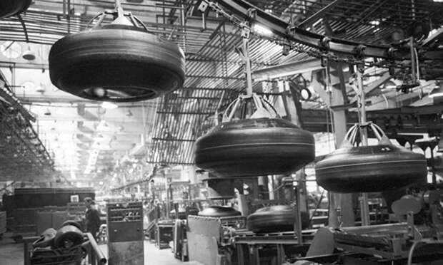 Граждане работали столько, что на личную жизнь и быт времени просто не оставалось. /Фото: inosmi.ru Граждане работали столько, что на личную жизнь и быт времени просто не оставалось. /Фото: inosmi.ru