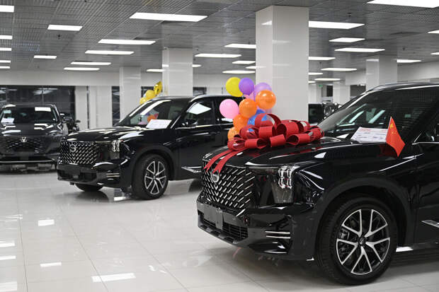 "Ъ": автомобильные бренды КНР резко сократили число шоурумов в РФ