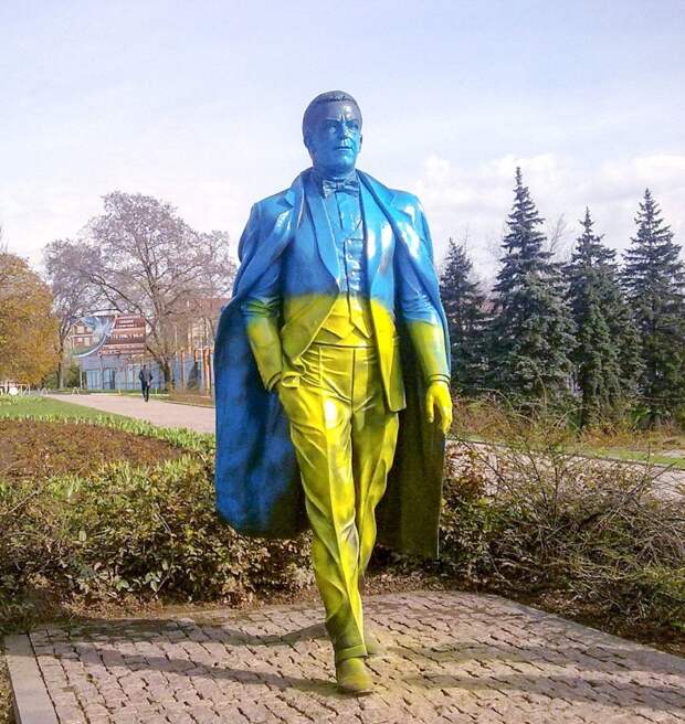 На памятник Кобзону - ни рубля из бюджета - вот же есть!