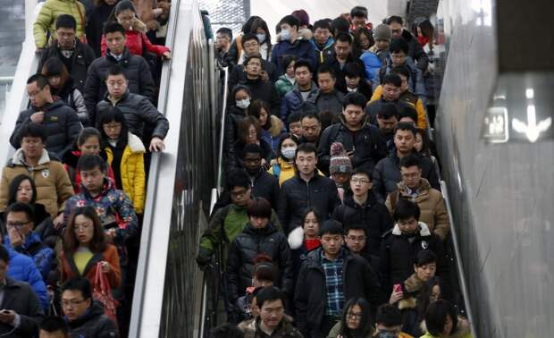 Час пик в пекинском метро. китай, люди, население