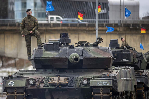 На выставку на Поклонной горе в Москве доставили трофейный танк Leopard 2A6