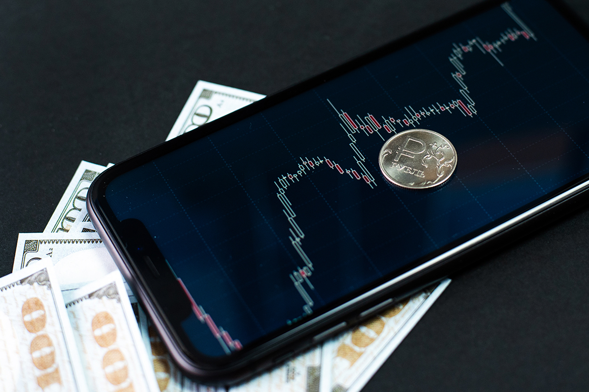 Курс рубля подрос на Московской бирже