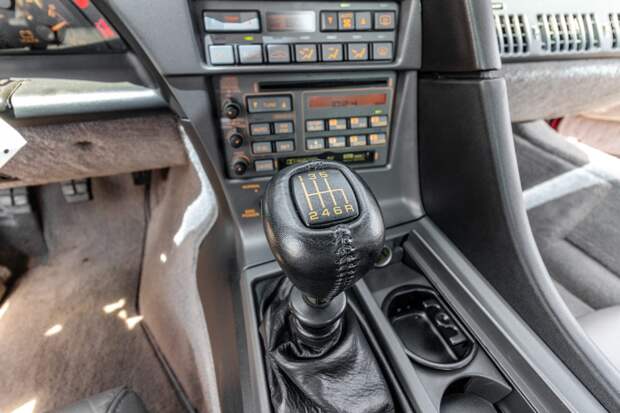 Chevrolet Corvette ZR-1 1990 года в идеальном состоянии