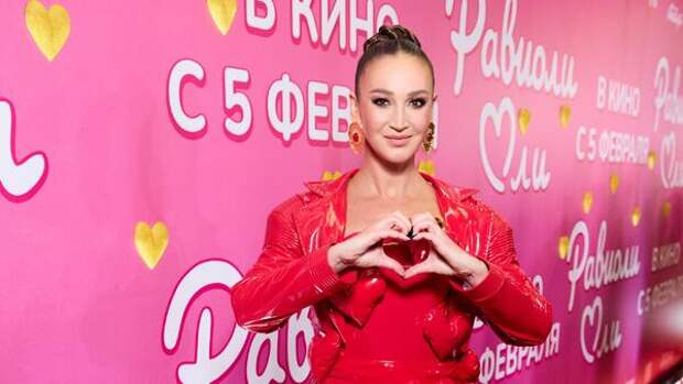 А вот и будущий муж! Бузова оказалась в Дубае с известным композитором