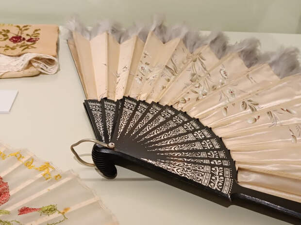 Искусствовед из района Сокол коллекционирует старинные аксессуары