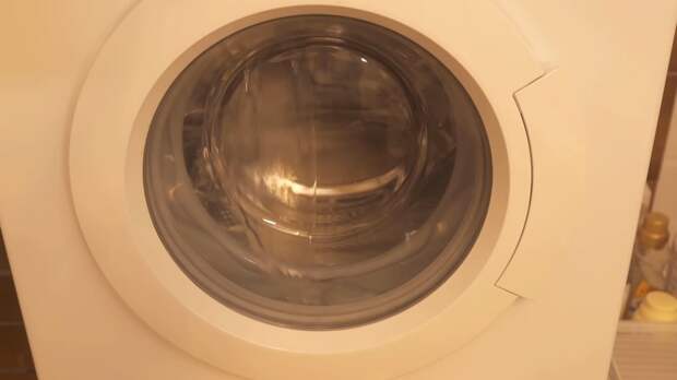 Отличный совет для хозяек: положите пену для бритья в стиральной машину и удивитесь результату