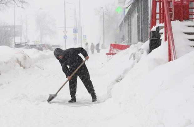 Москву завалило снегом