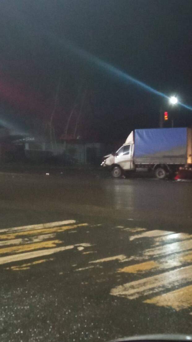 Фото с места ДТП на перекрестке ЖБИ мкрн Зеленый