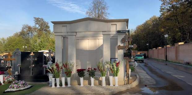 Настоящий дворец: мужу Дианы Гурцкая поставили новый памятник