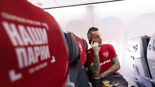 Сборная России прилетела в Казань на матч со Словакией