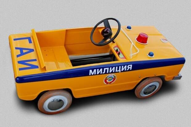 Стилистически автомобиль «Львовянка» напоминал «Жигули», а наличие на капоте проблескового маячка просто обязывало на создание из него спецтранспорта. Так появились модели со схемой окраски ГАИ. Стилистически автомобиль «Львовянка» напоминал «Жигули», а наличие на капоте проблескового маячка просто обязывало на создание из него спецтранспорта. Так появились модели со схемой окраски ГАИ.