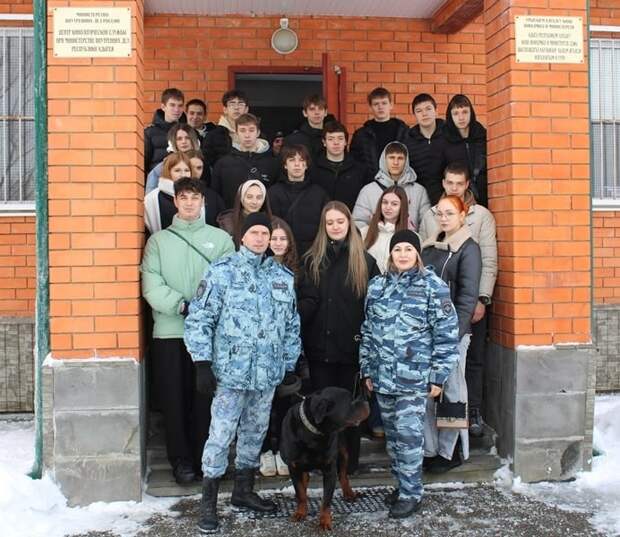 В Адыгее «Студенческий десант» побывал на экскурсии в центре кинологической службы МВД