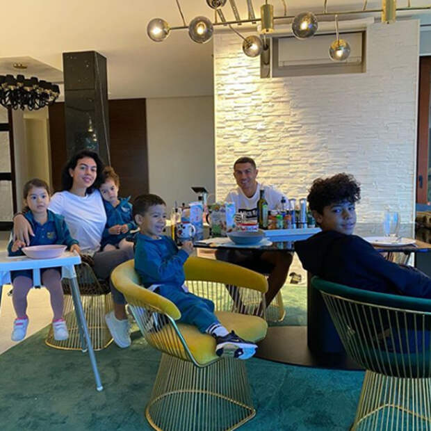 Криштиану Роналду и Джорджина Родригес отметили день рождения своей дочери Аланы