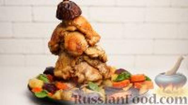 Фото к рецепту: "Пирамидка" из запеченных куриных бедрышек