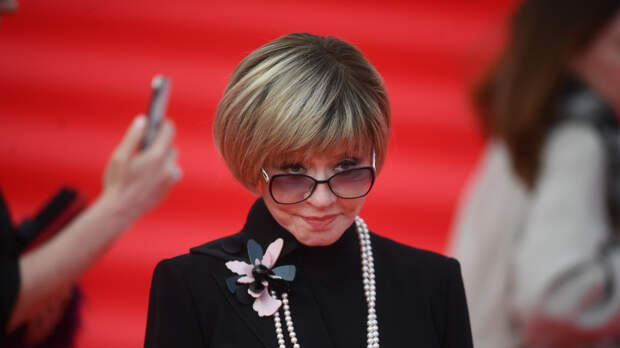 «Могла остро, зло пошутить»: Виктория Исакова о чувстве юмора Веры Алентовой