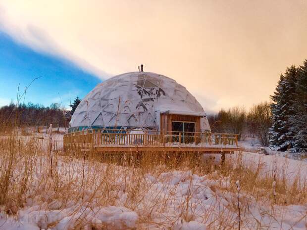 Nature House — дом под геодезическим куполом в Арктике