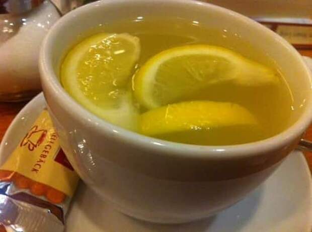 Вода с лимоном: Вот что будет, если пить горячую воду с лимоном
