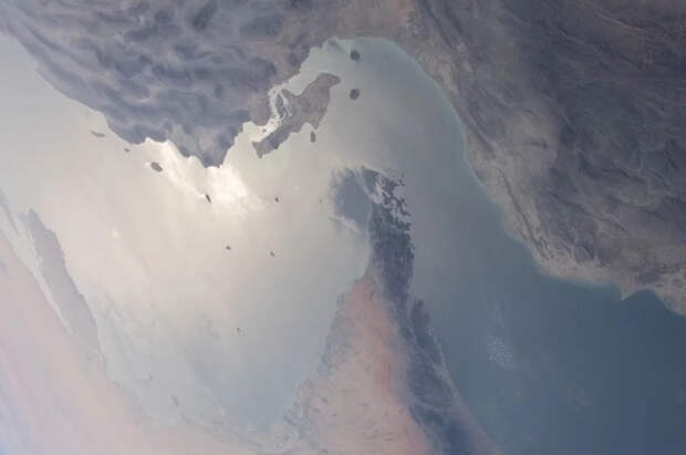 Суда ждут разрешения от Ирана на проход через Ормузский пролив