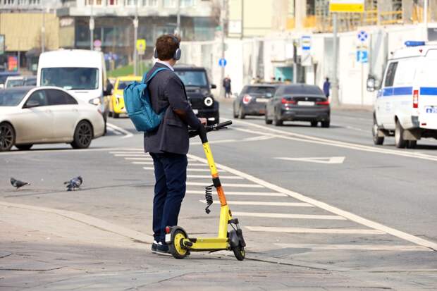 На дороги Москвы вернулись самокаты