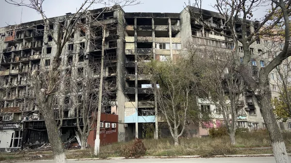 Один из домов на левом берегу Мариуполя Один из домов на левом берегу Мариуполя