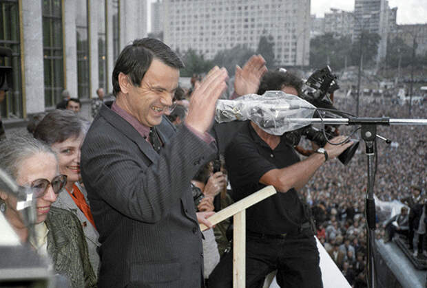 Руслан Хасбулатов на митинге