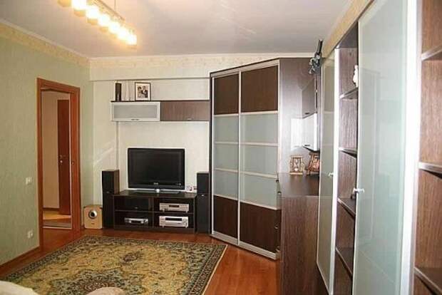 Куда поставить шкаф-купе в однокомнатной квартире: фото, интересные идеи (86 фото)