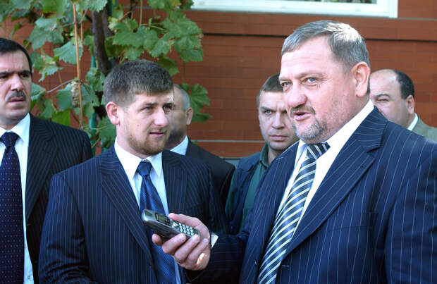 Сын, потерявший отца, политик, восстановивший Чечню. Все о Рамзане Кадырове
