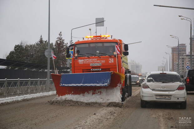 Порядка 350 единиц техники задействованы в уборке снега в Казани