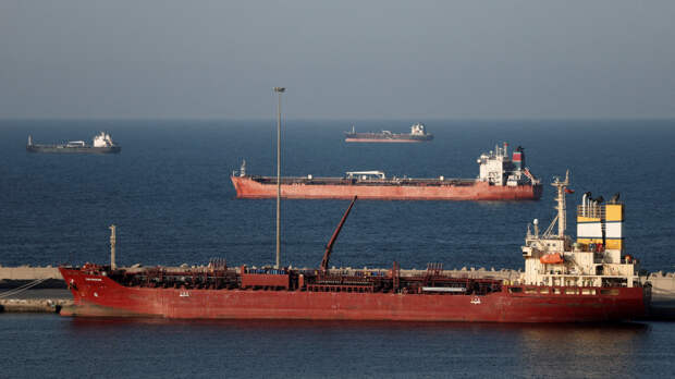 Иран предложил ввести плату за проход танкеров через Ормузский пролив