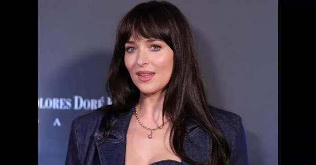 Дакоту Джонсон заметили на свидании с 28-летним певцом