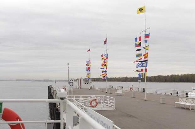 На праздничном плакате в Кронштадте допустили ошибку в названии города