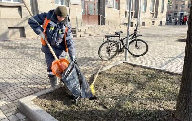 Все районы Петербурга должны очистить дворы после зимы
