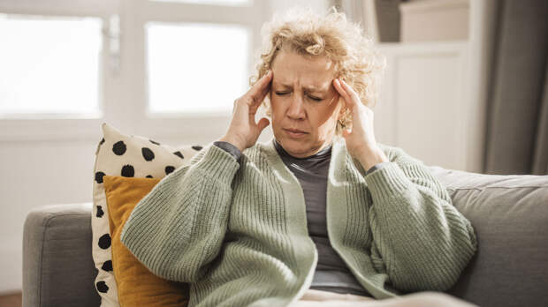 Что делать, если болит голова: причины, как облегчить и когда обращаться к врачу