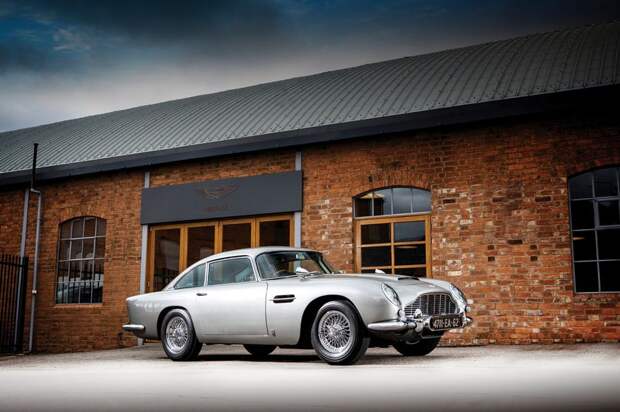 На продажу выставлен оснащенный всевозможными гаджетами Aston Martin, на котором ездил Джеймс Бонд в 1965 году