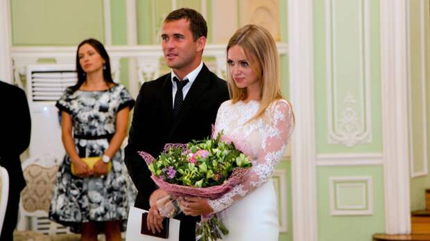 Бракосочетание Александра Кержакова и Миланы Тюльпановой. Фото: uznayvse.ru Бракосочетание Александра Кержакова и Миланы Тюльпановой. Фото: uznayvse.ru