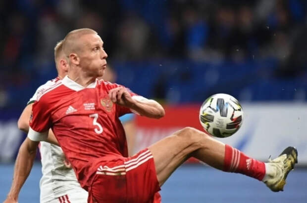 Картину футболиста Смольникова «Синий квадрат» продали почти за ₽100 тысяч