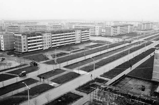 Помимо поселения атомщиков, Припять также проектировалась как крупный транзитный центр. Для своего времени это был самый новый и самый передовой по системе городского планирования населенный пункт на западе СССР.