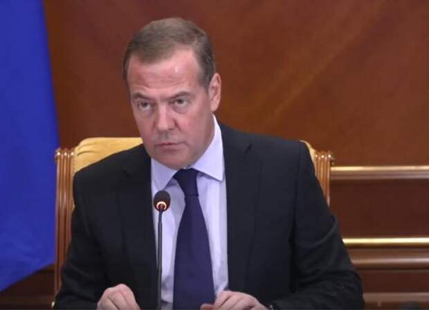 Медведев: РФ быстро разберется с ситуацией в Украине, если США и ЕС «умоют руки»